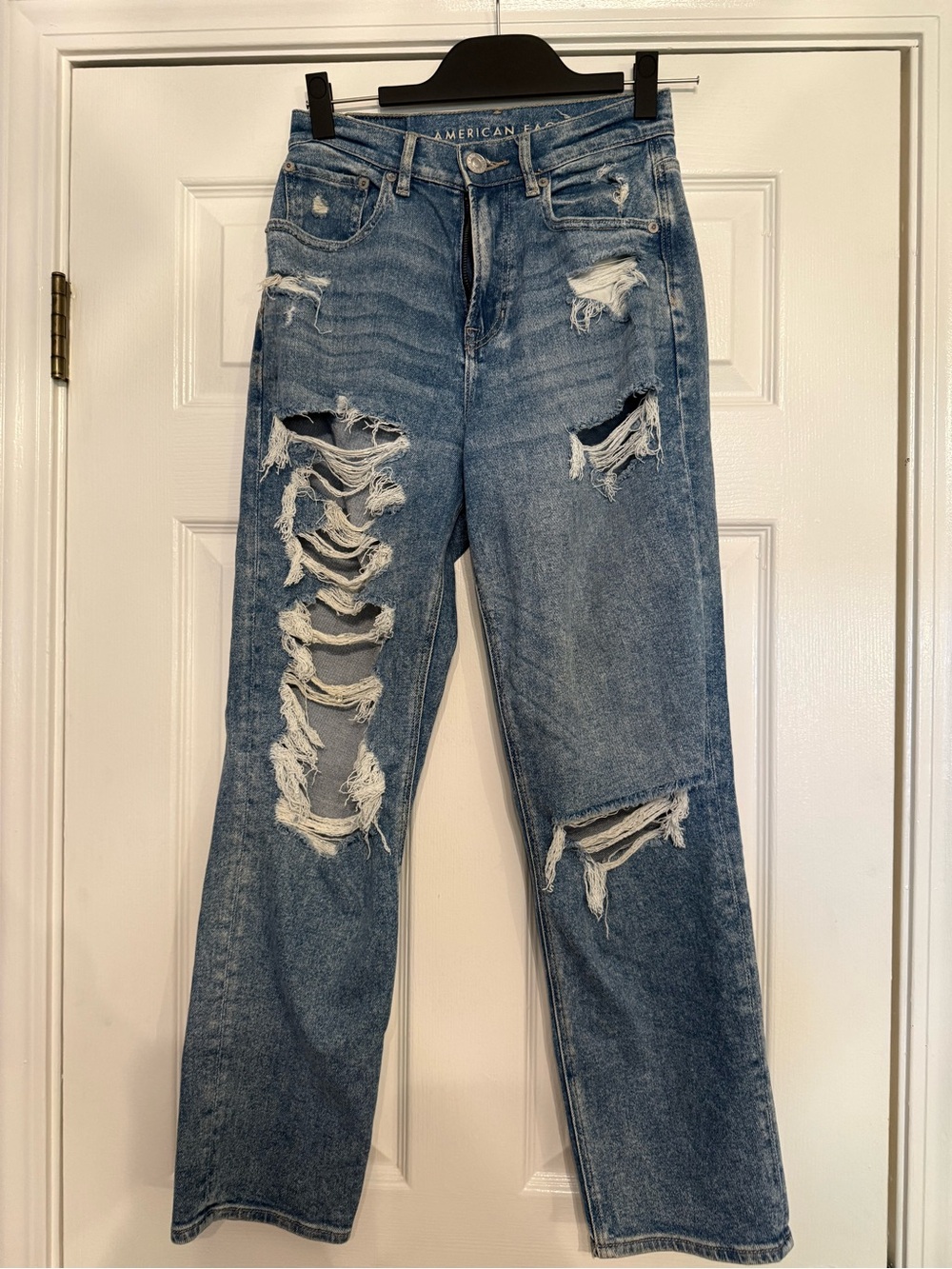 American Eagle Outfitters Women's Straight Leg Distressed Blue Jeans